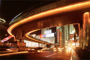 潮流与传承：上海的民族服饰